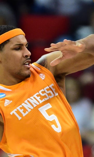 No trouble for No. 11 Tennessee against No. 6 UMass